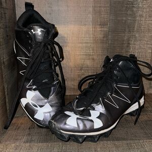 UNDER ARMOUR‎ Cleats- size 6Y